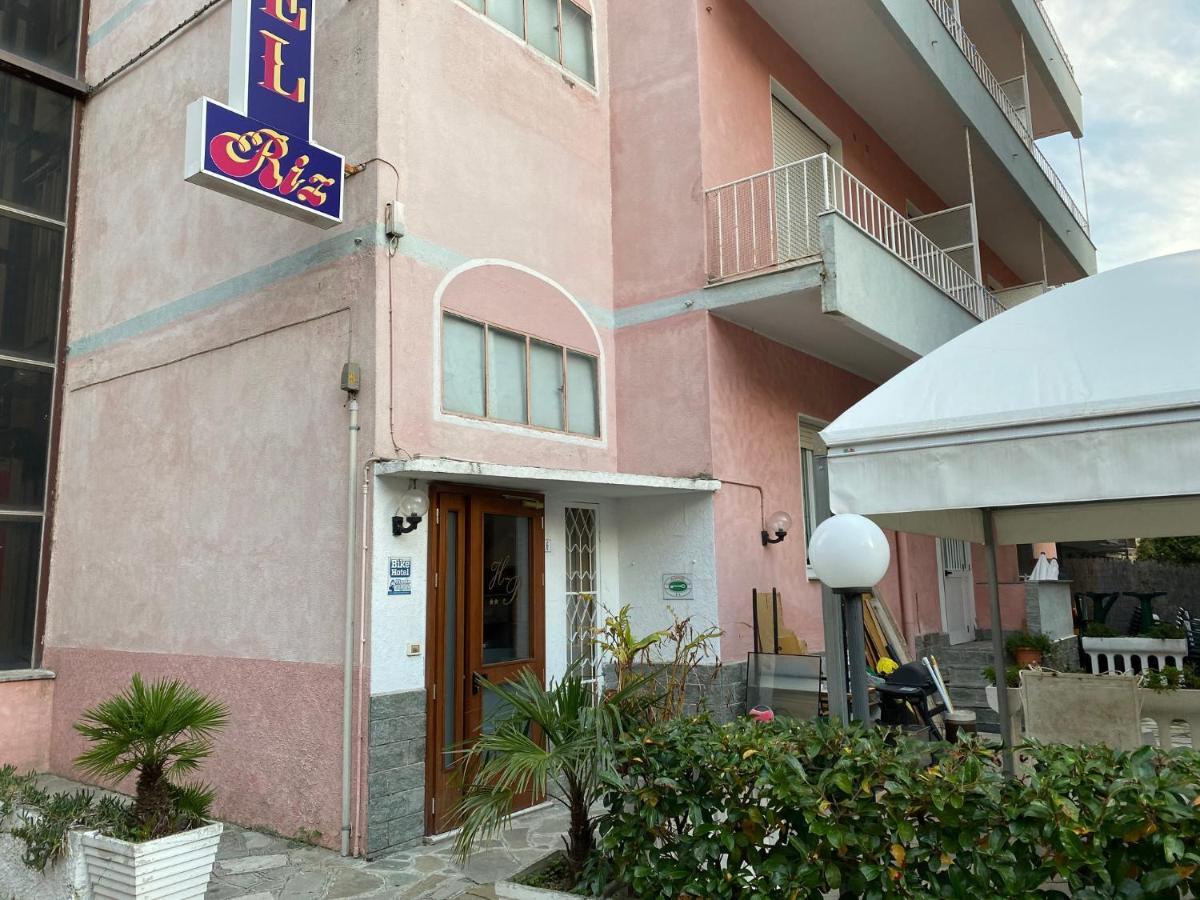Hotel Riz Finale Ligure Exterior photo
